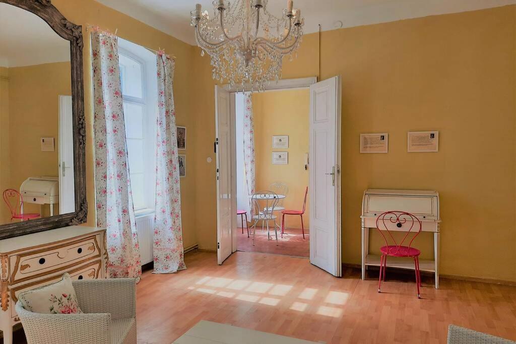 Sisi-Schloss Rudolfsvilla - Apt. Nene Und Die Abenteuerlichen Schwestern 라이헤나우 외부 사진